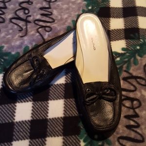 Black Bandolino slides.  Size 7M